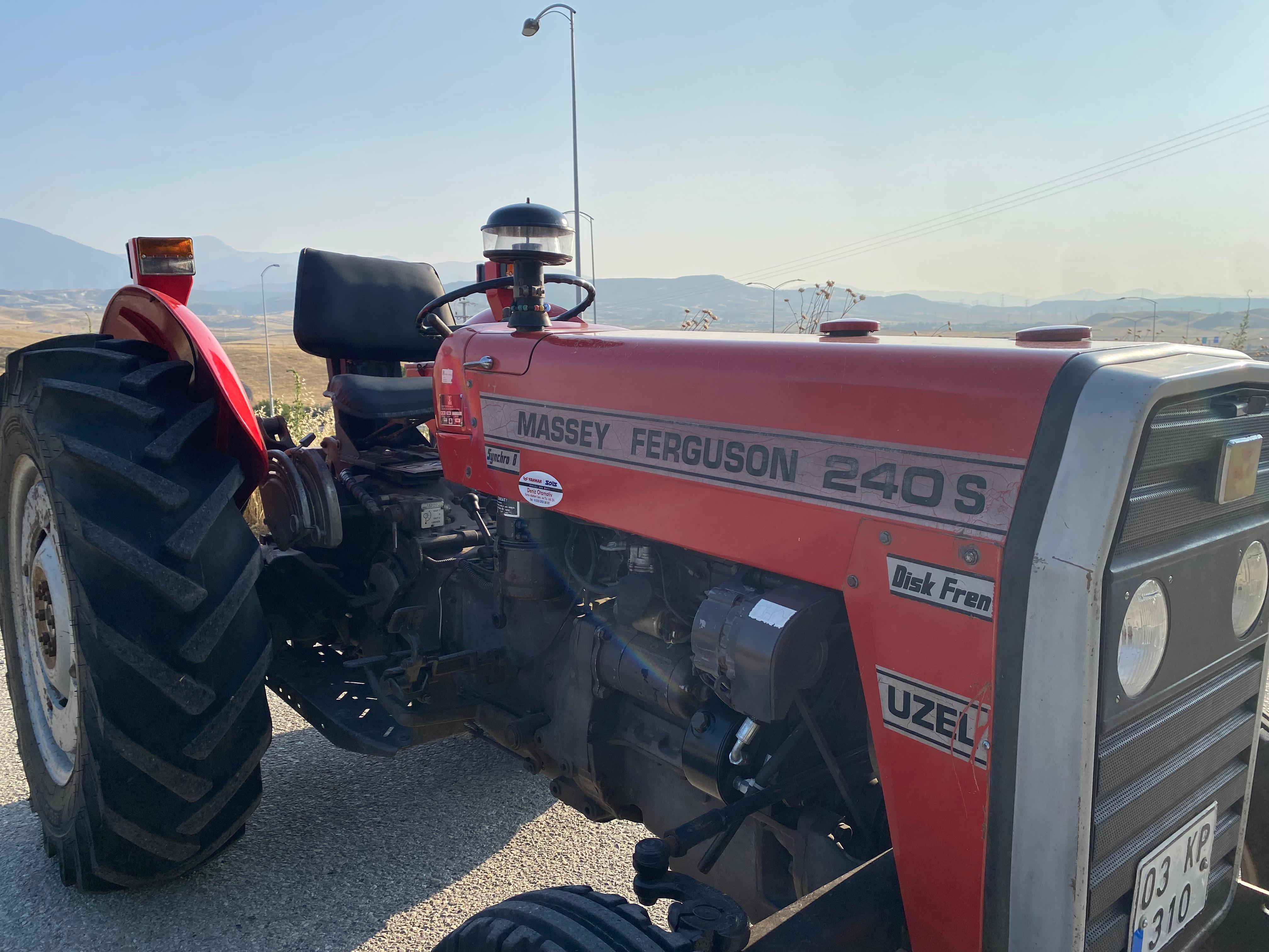 1996 240 Massey İç Görünüm